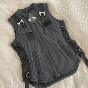 Oakley AP tactical vest size small new with tags